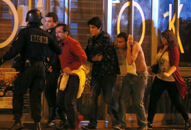 Crowd seen running in panic at Paris memorial - VIDEO